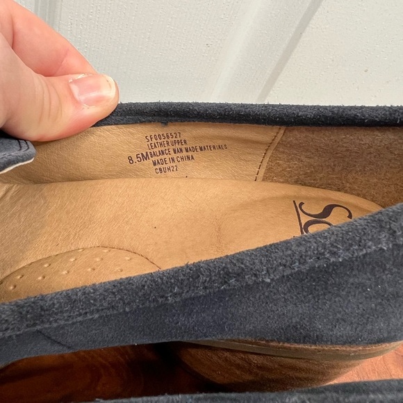 Sofft Women's Navy Loafers - Picture 9 of 10